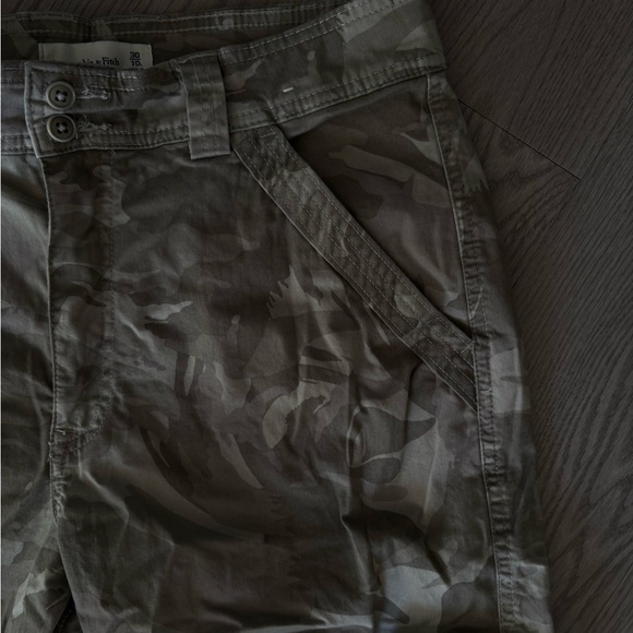 Abercrombie & Fitch Women's Tan Cargo Pants - Picture 3 of 5